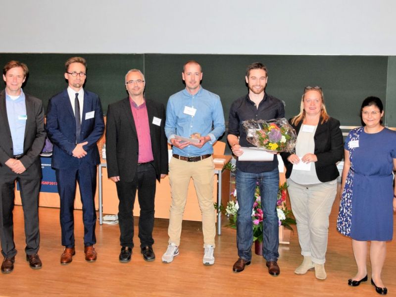Die Sponsoren von Hasomed, Hogrefe und Schuhfried mit dem 1. Förderpreisträger GNP Michael Skeide, 2. Preisträger Andreas Johnen  und Posterpreisträger Matthias Volz  .jpg